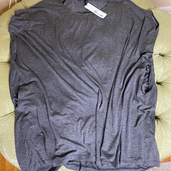 Yana K Sleeveless Top One Size Fits Most Gray Color NWT - Picture 7 of 11